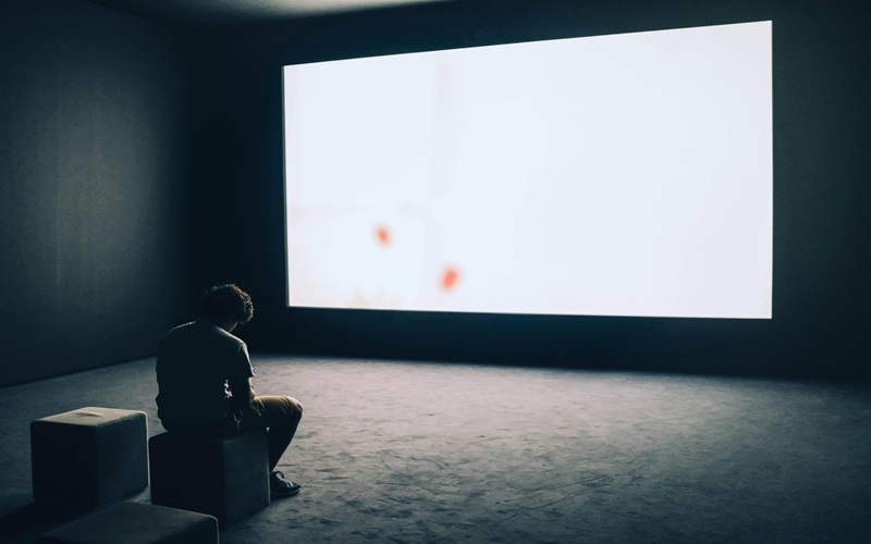 You are currently viewing Lost in the Scroll: How Social Media Silences Our Inner Voice